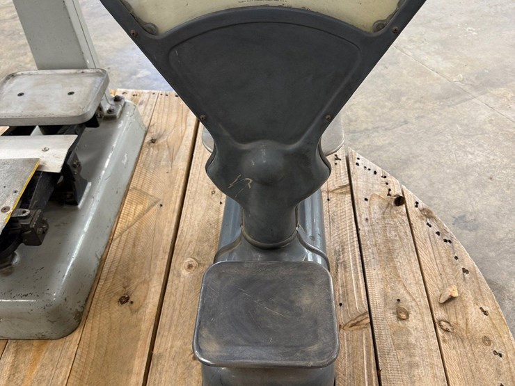 vintage-toledo-&-exact-weight-scales-image-4