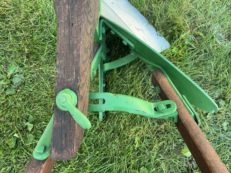 john-deere-16-image-11