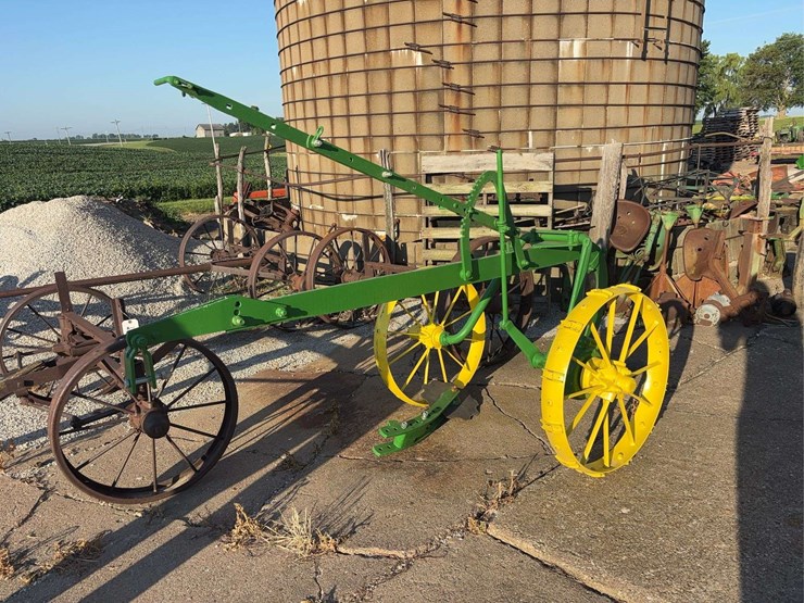 john-deere-single-shank-subsoiler-image-1