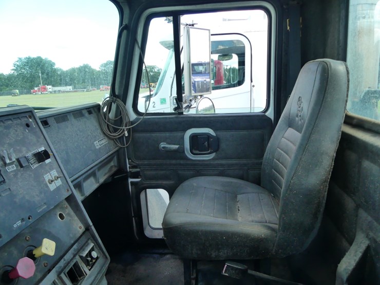 2000-mack-ch612-image-10