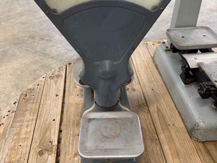 vintage-toledo-&-exact-weight-scales-image-2