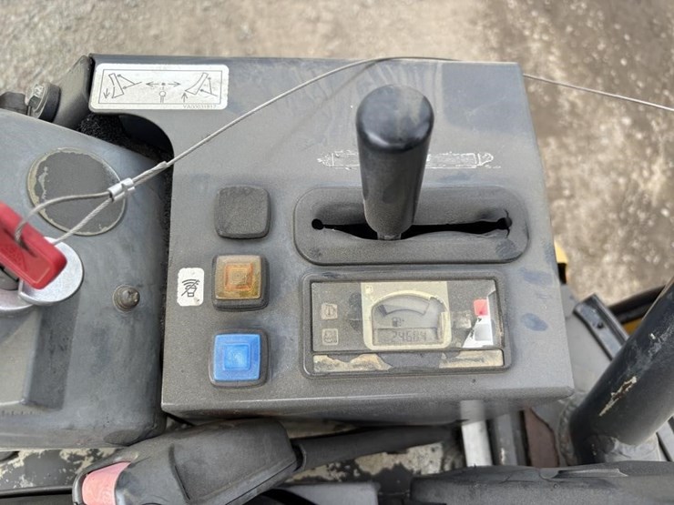 2016-deere-17g-image-35
