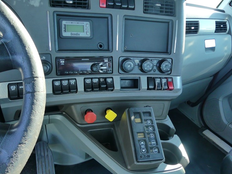2018-kenworth-680-image-15