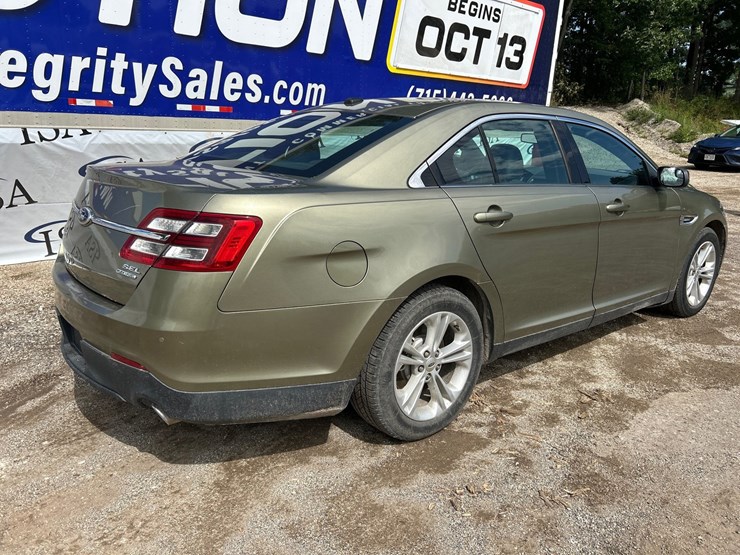#2644-•-2013-ford-taurus-sedan-image-5