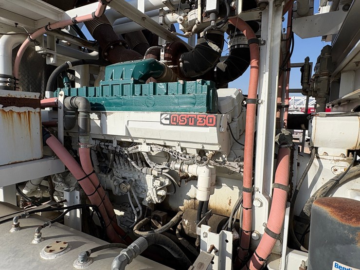 2005-cummins-qst30-image-5