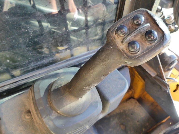 2017-deere-317g-image-16