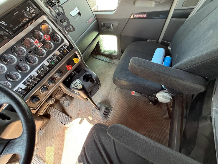 2019-kenworth-t800-image-21