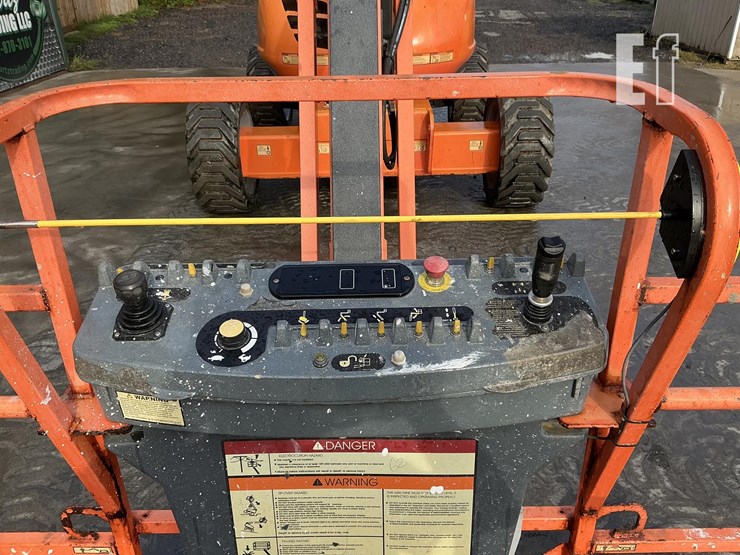 2020-jlg-600aj-image-11