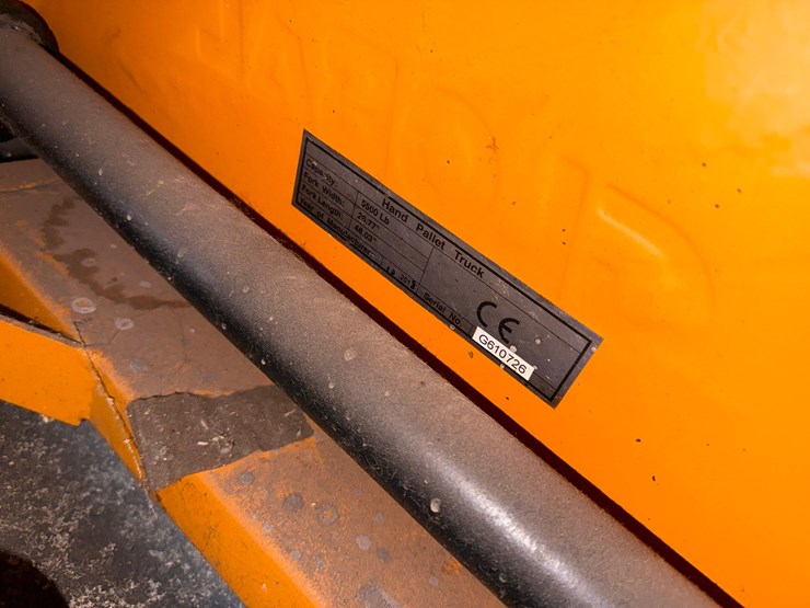 global-5,500-lbs-cap-pallet-jack-hand-truck-image-3