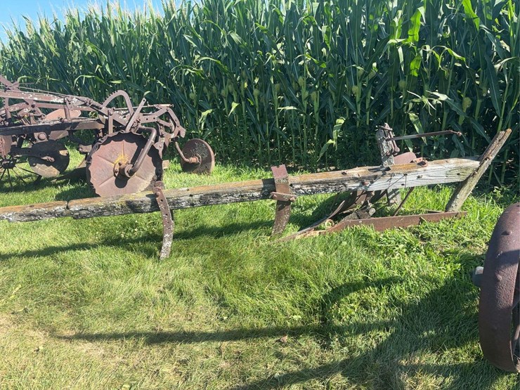 26”-one-bottom-horse-drawn-plow-image-1