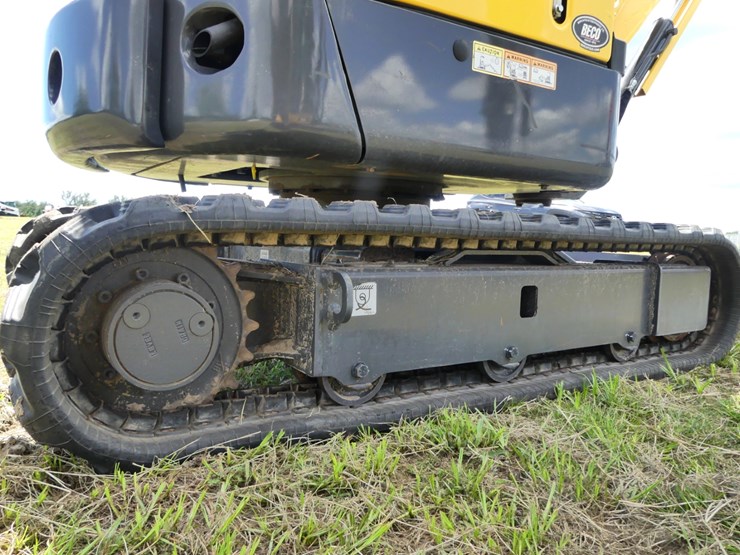 2023-new-holland-e17c-image-6