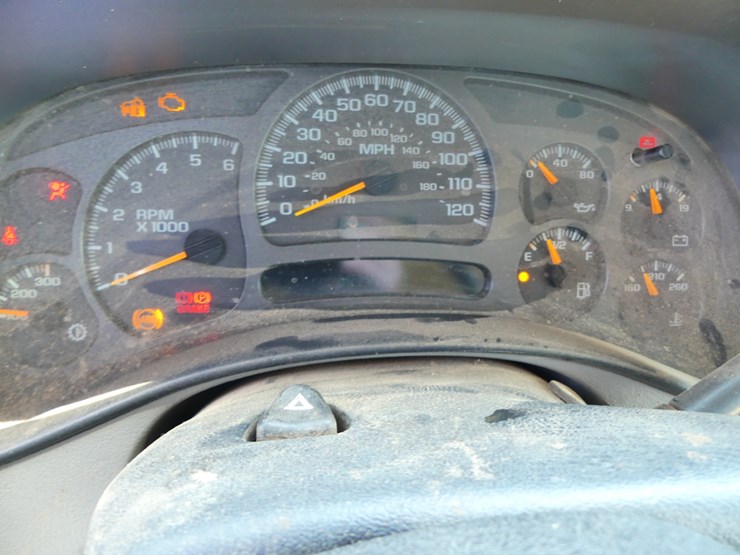 2004-chevrolet-2500hd-image-13