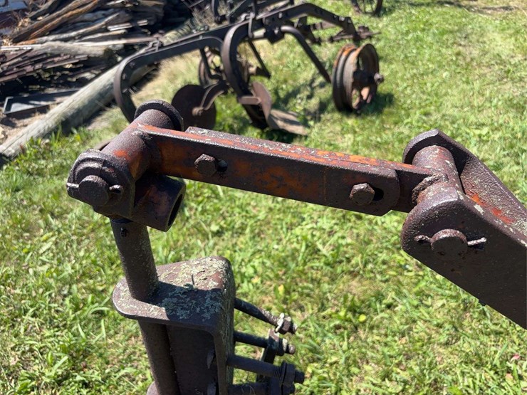 allis-chalmers-14”-one-bottom-moldboard-plow-image-13