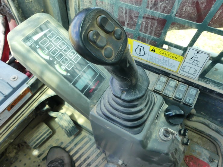 2019-takeuchi-tl8-image-14