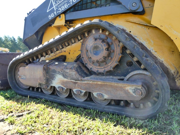 2017-deere-317g-image-6