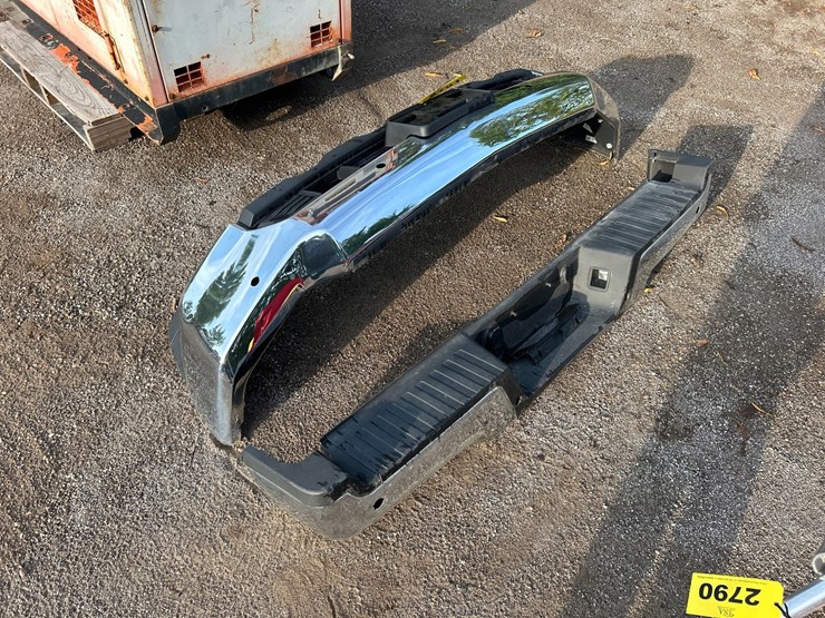 #2791-•-front-and-rear-unused-truck-bumpers-image-1