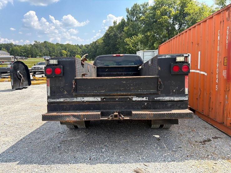 2004-chevrolet-3500-image-5