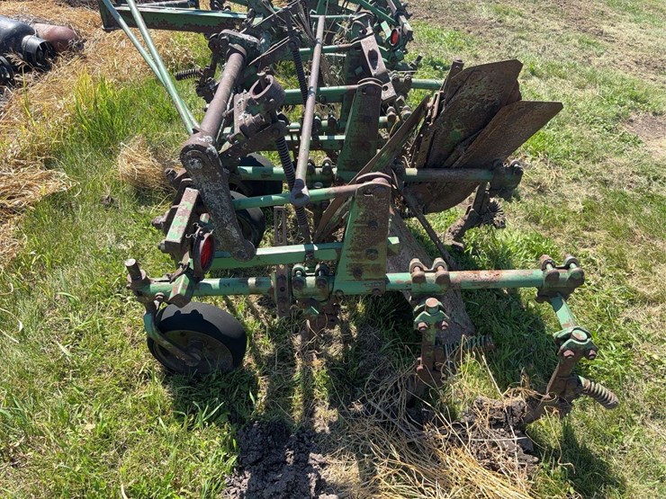 john-deere-front-mounted-cultivator-image-17