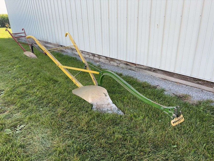 john-deere-12-image-1