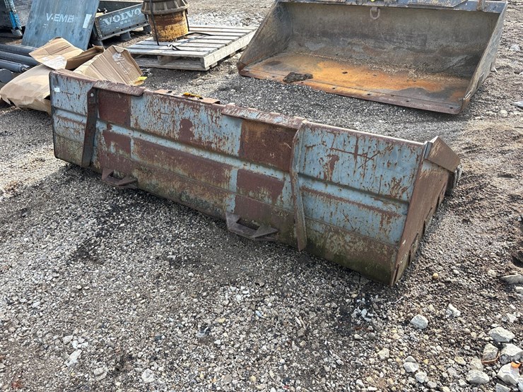 #2707-•-approx-77"-skid-steer-bucket-image-2