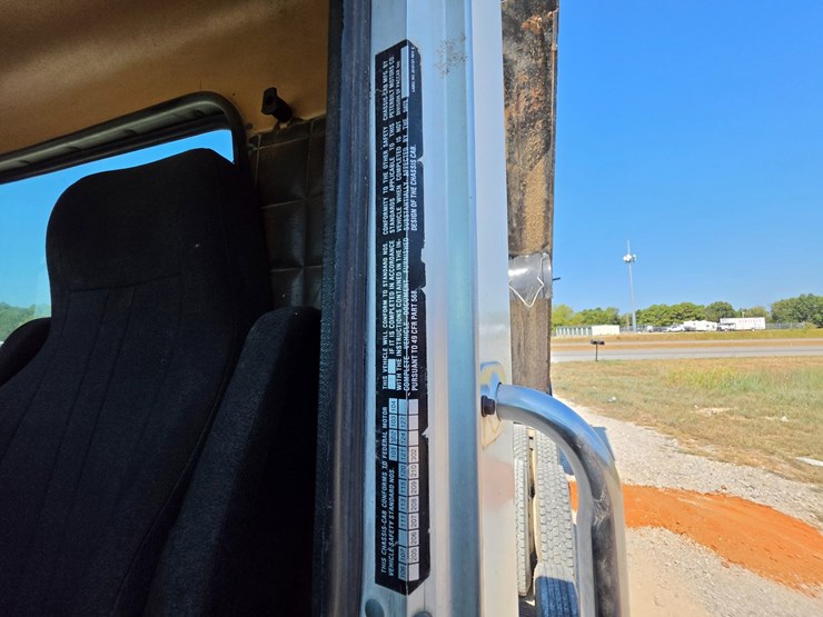 1985-peterbilt-359-image-84