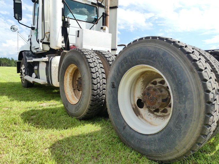 2012-mack-cxu613-image-6