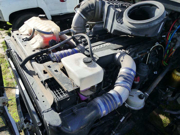 2018-peterbilt-579-image-22