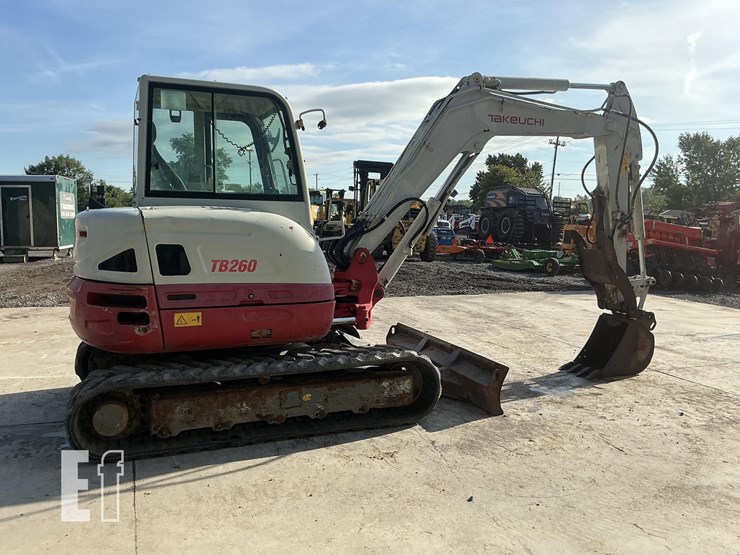 2018-takeuchi-tb260-image-5