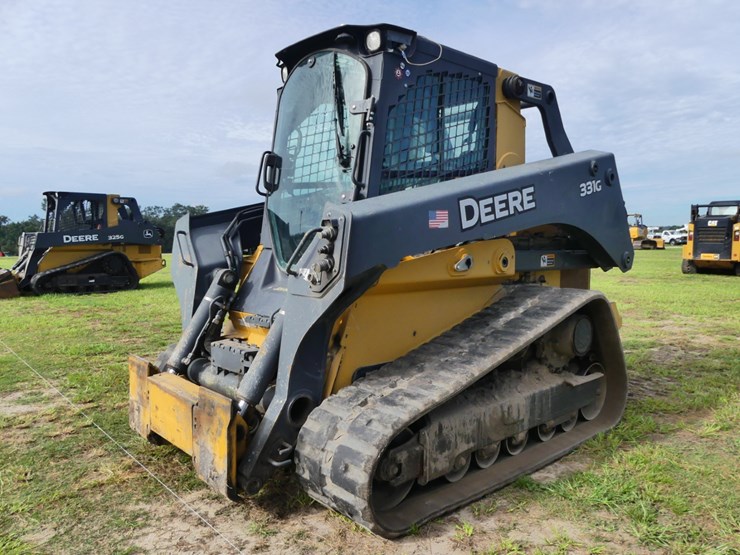2017-deere-331g-image-2