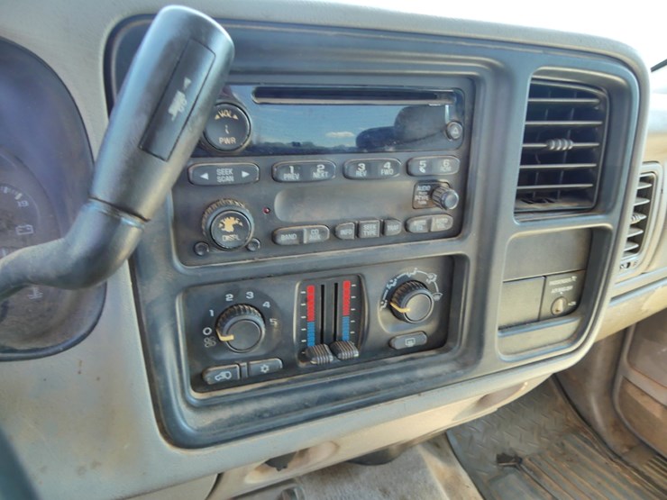 2004-chevrolet-2500hd-image-12