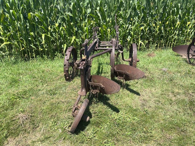 allis-chalmers-14”-two-bottom-pull-type-moldboard-plow-image-4