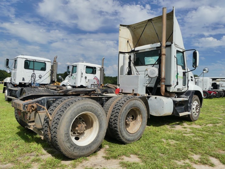 2012-mack-cxu613-image-3