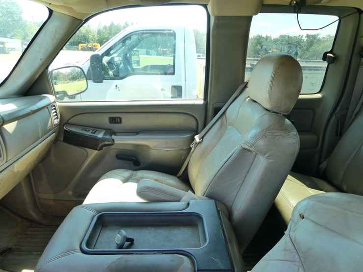 2004-chevrolet-2500hd-image-10