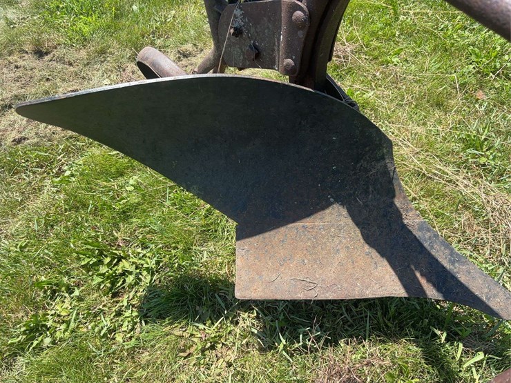 allis-chalmers-14”-two-bottom-pull-type-moldboard-plow-image-12
