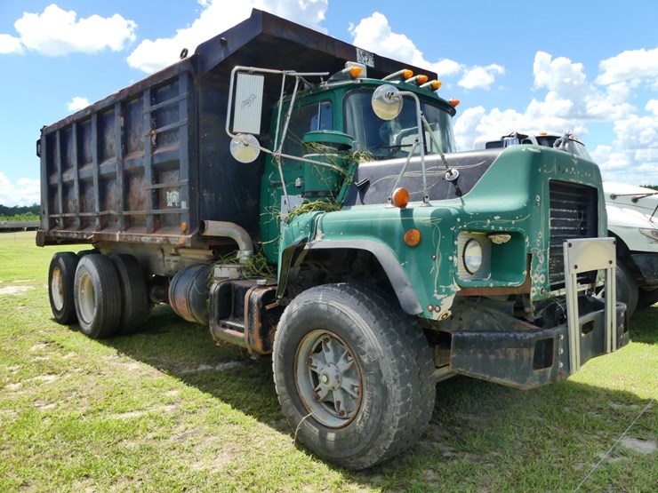 mack-dump-truck-image-2