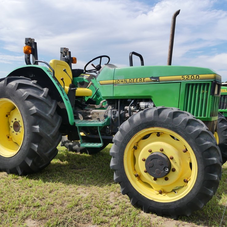1995 JOHN DEERE 5200