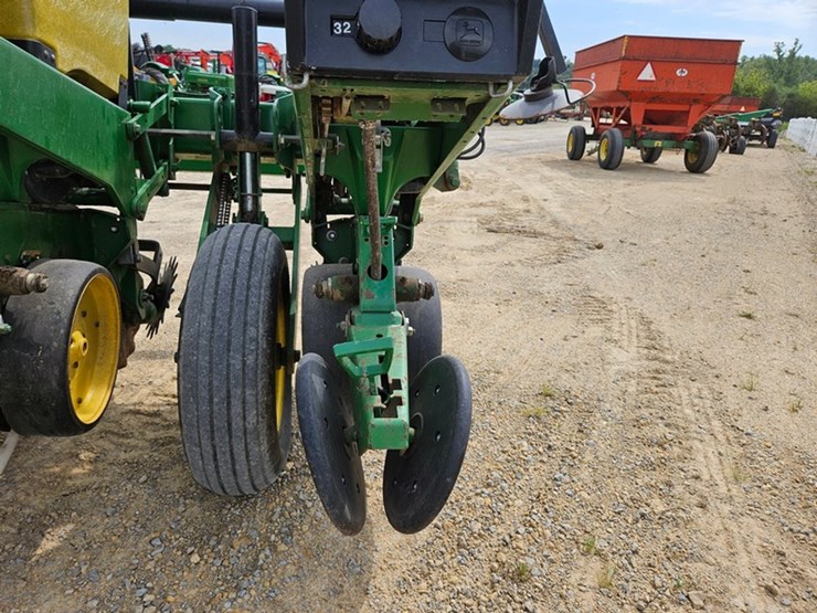 john-deere-7200-image-34