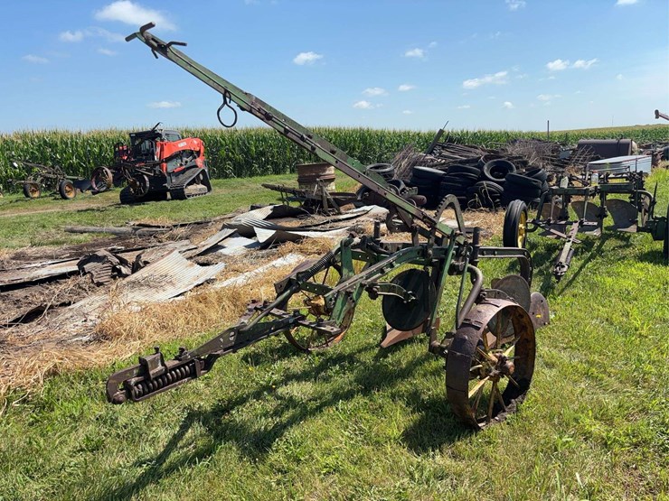 john-deere-16-image-1