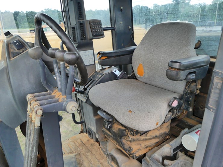 2005-deere-670d-image-11