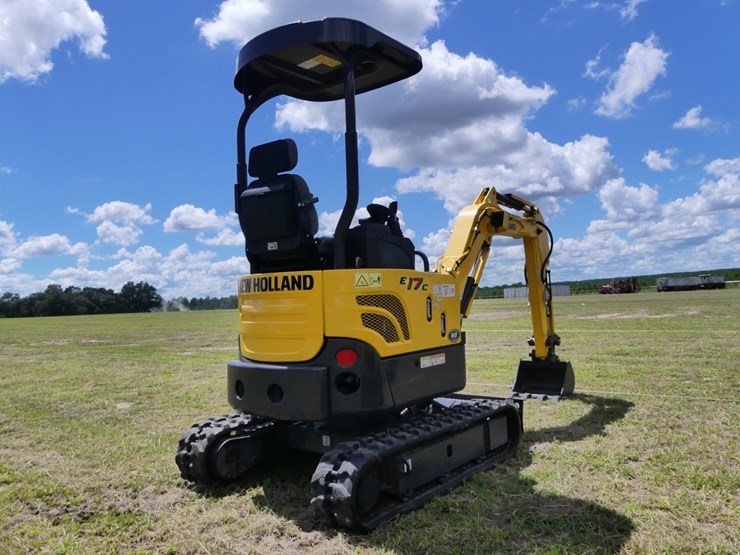 2023-new-holland-e17c-image-3