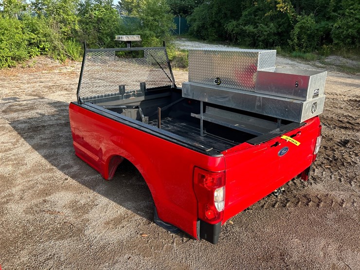 #2789-•-ford-8'-truck-bed-w/-toolboxes-and-headache-rack-image-2