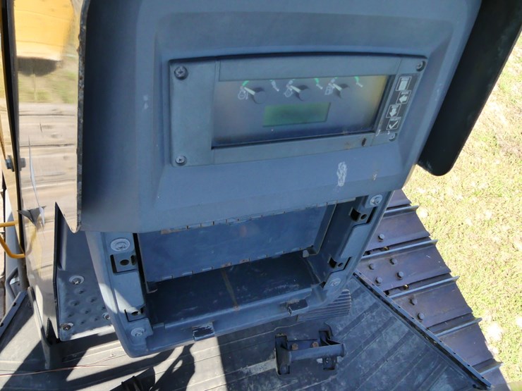 2019-deere-450k-lgp-image-15