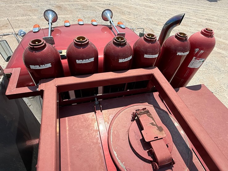 2012-peterbilt-367-image-17