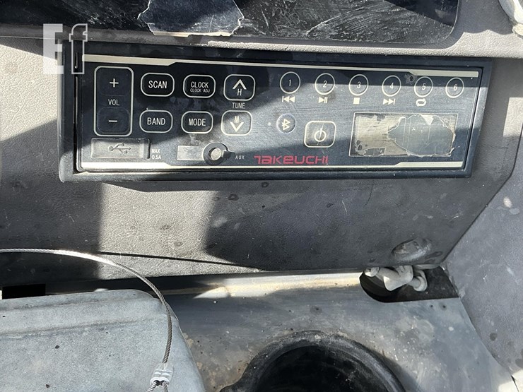 2018-takeuchi-tb260-image-13