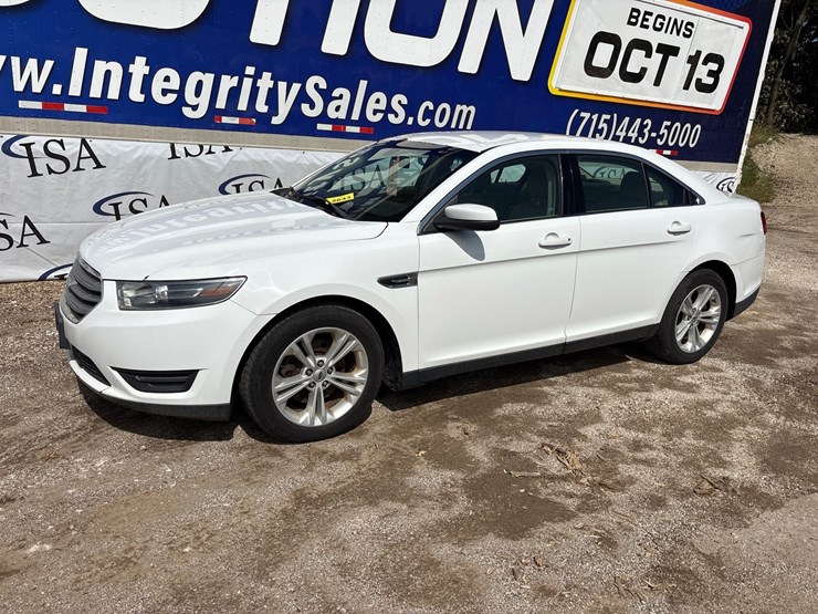 #2643-•-2015-ford-taurus-sedan-image-1