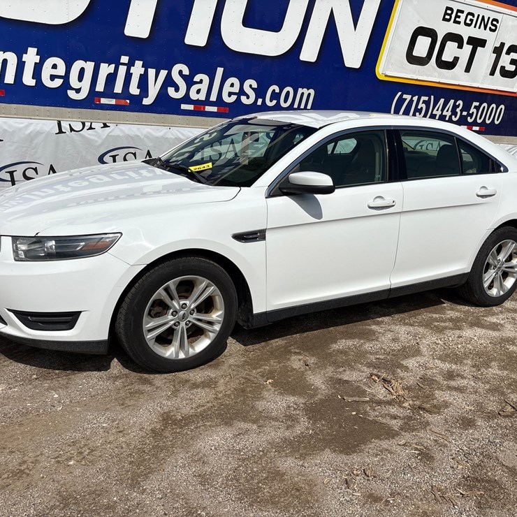#2643 • 2015 Ford Taurus Sedan