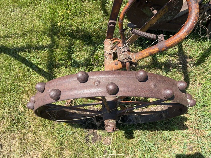 allis-chalmers-16”-one-bottom-pull-type-moldboard-plow-image-24
