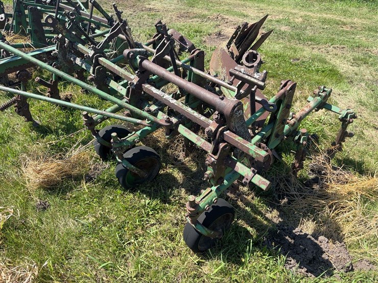 john-deere-front-mounted-cultivator-image-18