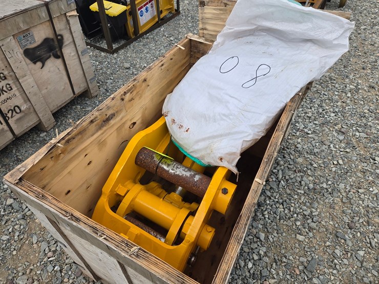 caterpillar-320-image-5