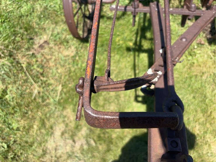 allis-chalmers-16”-one-bottom-pull-type-moldboard-plow-image-11